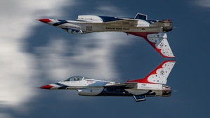 USAF Thunderbirds - Calypso Pass