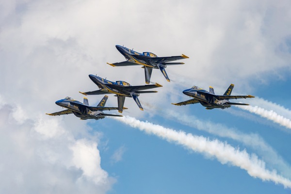 US Navy Blue Angels - Double Farvel Formation Print