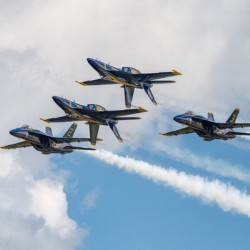 US Navy Blue Angels - Double Farvel Formation